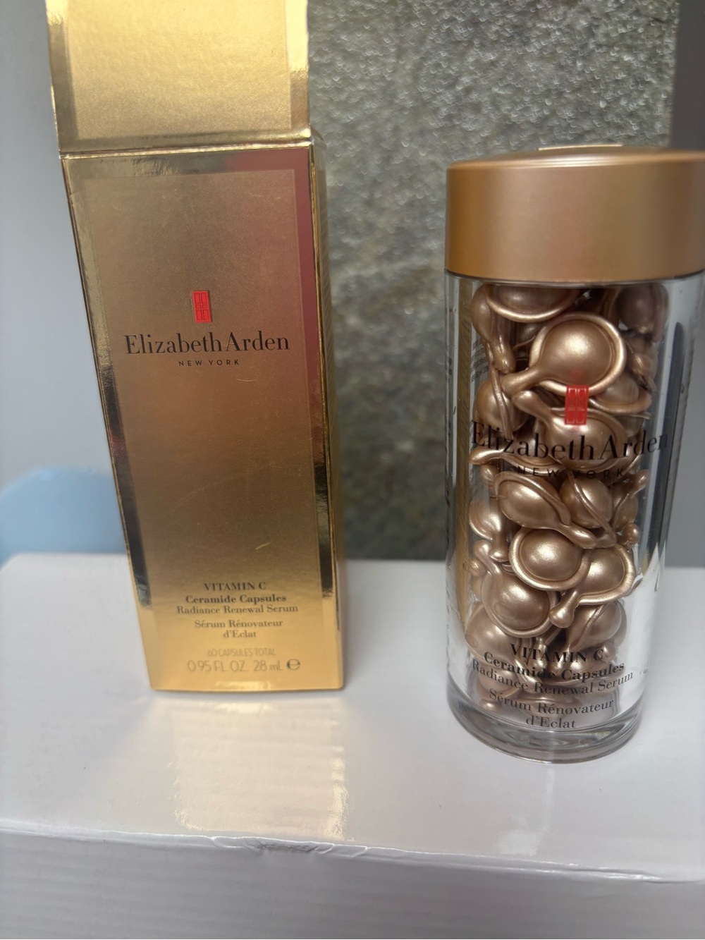 New in box Elizabeth Arden 60 capsules Gold Serum Radiance Renewal Capsules